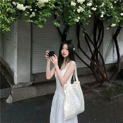 她比烟花寂寞